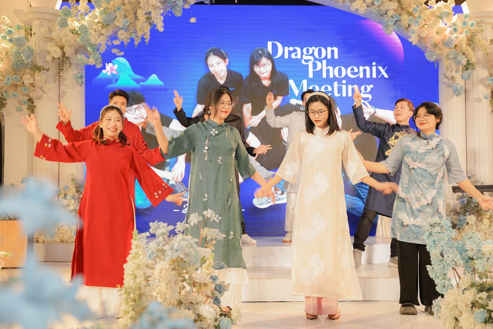 Traditional Ao dai performance