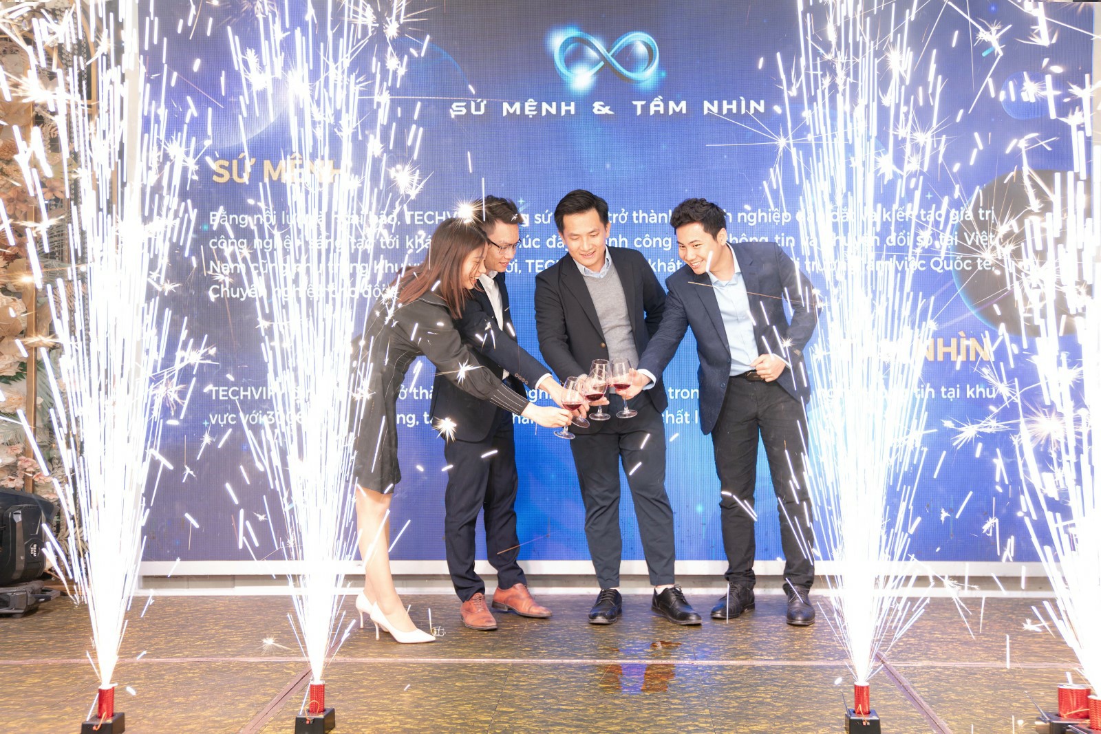 Award ceremony at TECHVIFY Year End Party